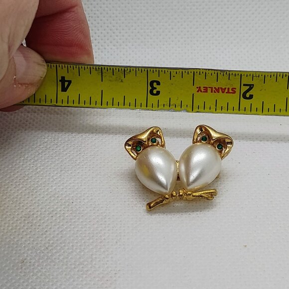 Vintage MCM Double Owl Brooch Green Rhinestone Eyes w/Faux Pearl Jelly Belly - Picture 3 of 4